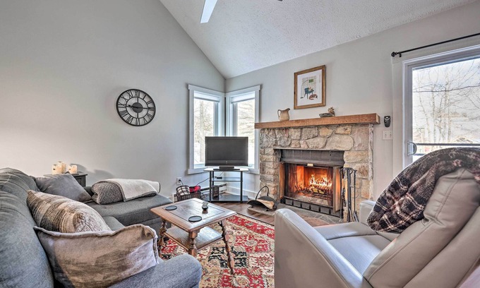 White Haven Casa | < 1 Mi to Jack Frost: Lake Harmony Townhome!