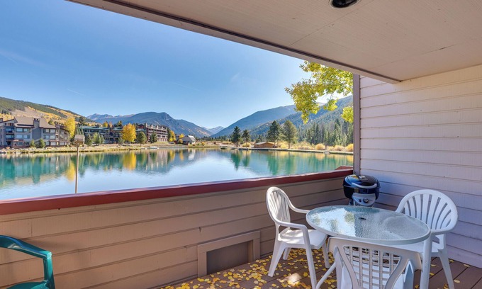 Lakeside Village Condominio | 1 Mi to Keystone Ski Lift: Lakefront 4-Season Gem