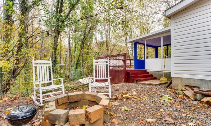 Clarkdale Casa | 1 Mi to Lake Allatoona Family Home on Farm!