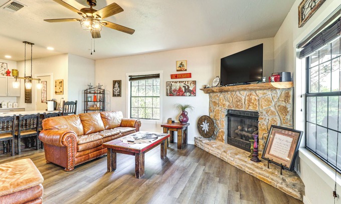 Palo Pinto County Cabina | 1 Mi to Lake: Pet-Friendly Cabin in Strawn