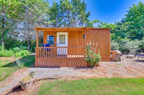 Kingston Apartamento | 1 Mi to Lake Texoma Cozy Studio with Outdoor Space!