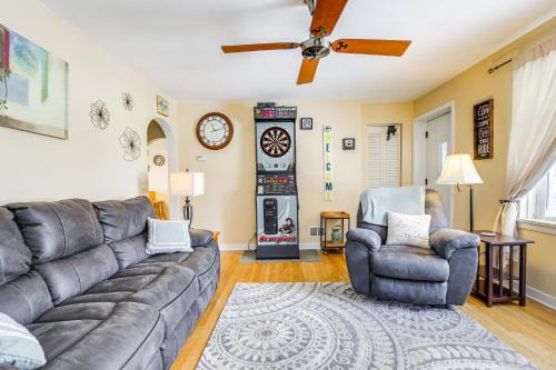 Green Bay Casa | 1 Mi to Lambeau Field Residential Home with Yard
