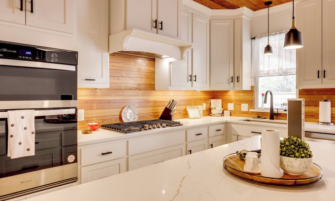 New Braunfels Cabaña | 1 Mi to Landa Park: New Braunfels Home w/Patio!