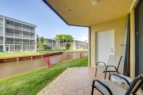 Island Estates Apartamento | 1 Mi to Lantana Beach Canal-View Condo with Pool