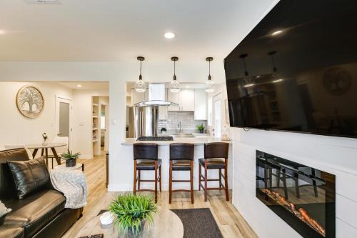 Lincoln Acres Casa | 1 Mi to Marina and Bay Modern Gem in Chula Vista