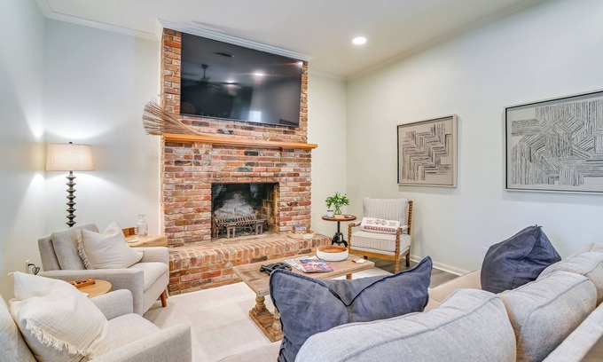 Starkville Casa | 1 Mi to Miss State: ‘Wremy Cottage’ w/ Deck & Yard