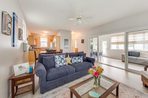 Summer Village Apartamento | 1 Mi to Moody Beach Cottage with Pool Access!