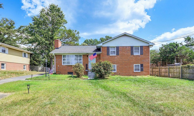 Mount Vernon Casa | 1 Mi to Mount Vernon! Family Home w/Large Yard