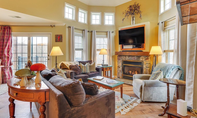 Vernon Condominio | < 1 Mi to Mountain Creek Resort: Condo w/ Balcony