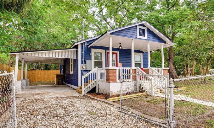 Ocala Casa | 1 Mi to Ocala Dtwn Square: Home w/ Yard!