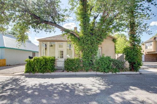Downtown Albuquerque Casa | 1 Mi to Old Town Albuquerque! Dog-Friendly Home