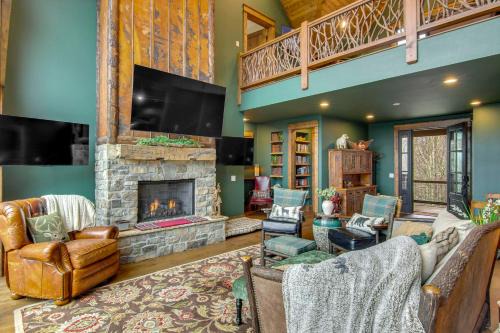 Glenville Casa | 1 Mi to Panthertown Valley Mountain Lodge with Deck
