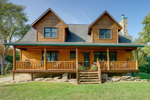 Port Austin Casa | 1 Mi to Public Beach Port Austin Cabin with Hot Tub