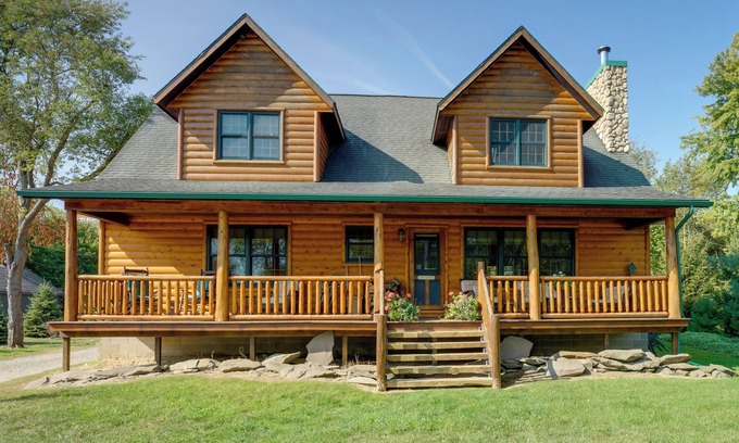 Port Austin Cabina | 1 Mi to Public Beach: Port Austin Cabin w/ Hot Tub