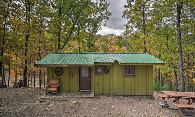 Huntingdon Cabina | ¡Cabina con terraza + rancho - 1 Mi hasta el lago Raystown!