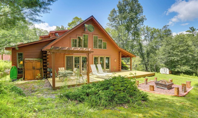 Milanville Cabina | 1 Mi to River: Cabin w/ Fire Pit in Milanville!
