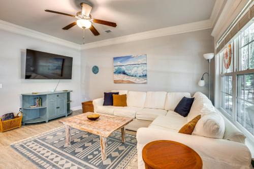 Darien Casa | 1 Mi to Riverfront Darien Family Home