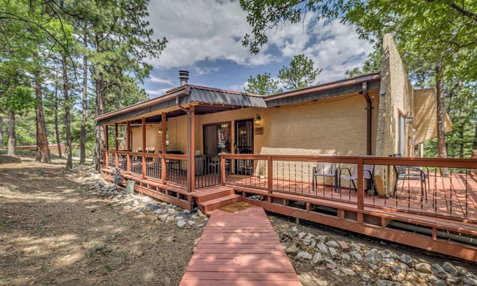 Alto Condominio | Alto Oasis: Community Pool, Fireplace & Grill!