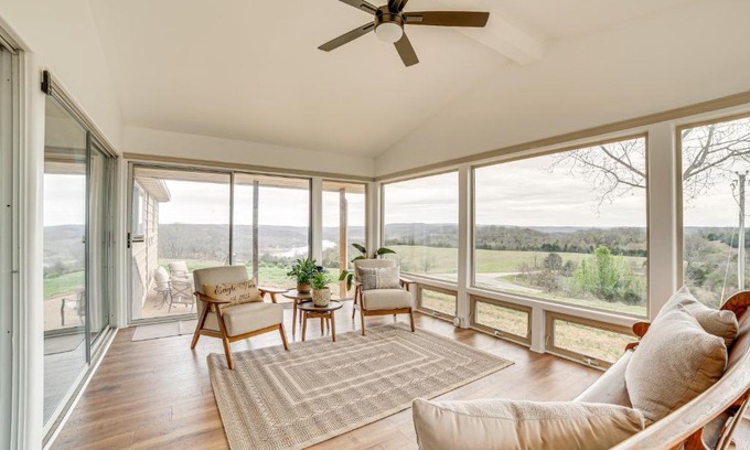 Oak Grove Casa | 1 Mi to Table Rock Lake Home with Furnished Patio!