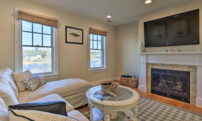 Chatham Casa | 1 Mi to Town and Oyster Pond Beach Chatham Retreat