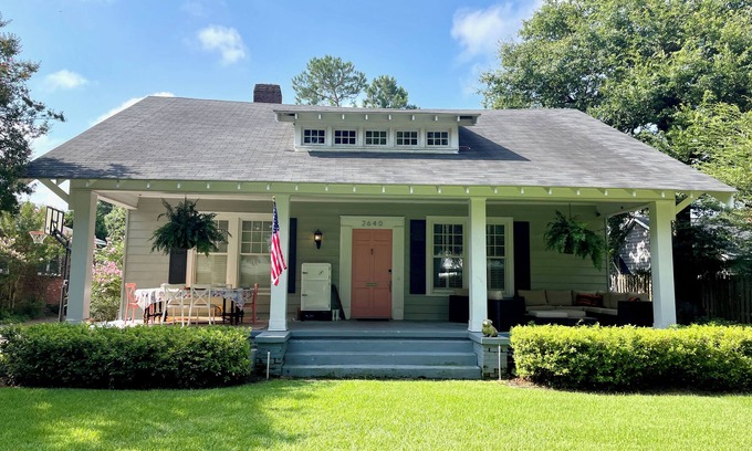 Summerville Casa | 1 mile from Masters! Updated 4/4.5 Craftsman House on the Hill!