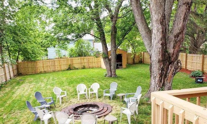Roseville Casa | 1 Mile to Como Park! 🌿🍃