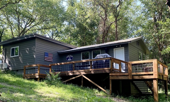 Tia Juana Cabaña | 1 mile to Disney. 5 minutes to Grand Lake. Totally remodeled!