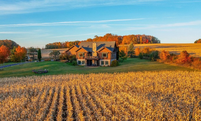 Elkhart Lake Cabina | 1-Mile to Road America, 2-Miles to Elkhart Lake