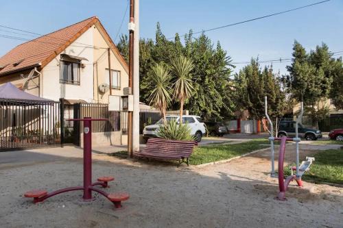 Pudahuel Casa | 1 o 2 Dormitorios pequeños, 1 baño privado, estacionamiento, cerca aeropuerto, metro Pajaritos
