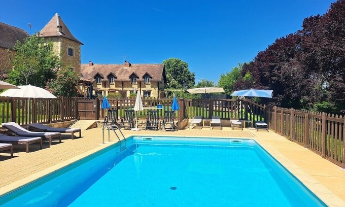 Saint-Aubin-de-Nabirat Casa | 1 of 4 Stone gites, large pool & many on-site activities, family friendly.