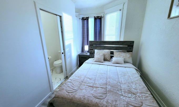 West Colfax Casa | 1 private bedroom+ bath super fast internet, txt2