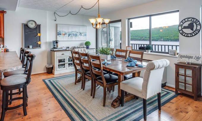 Canandaigua Condominio | ¡ESQUÍ UPSTATE NY! Retiro del lago Canandaigua. Unidad de final raro! 4 dormitorios / 3 baños / 1750 pies cuadrados