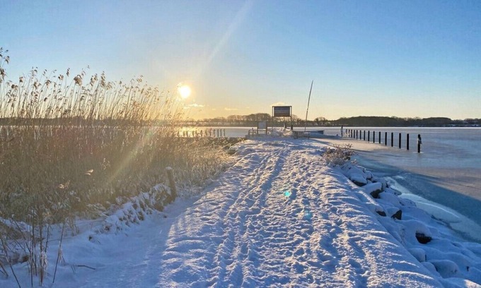 Ulsnis Apartamento | 1 room apartment with Schlei view directly on the water
