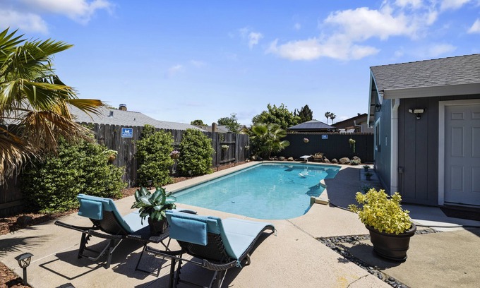 Sacramento Casa | #1 - Room in a beautiful house with pool.