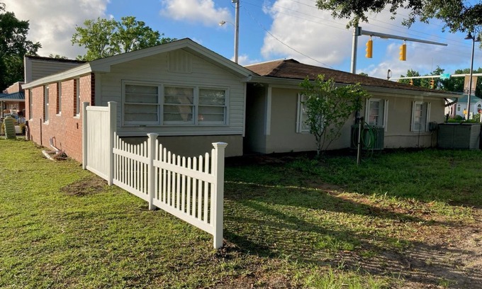 Shallotte Casa | 1 Room on Main Street w/ kitchenette- Main Street , Shallotte between HB and OIB
