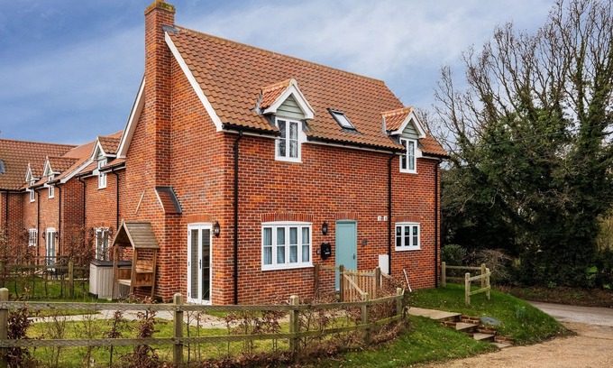 Saxmundham Apartamento | 1 Roseanna Cottage - Una casa nueva en el tranquilo pueblo de Middleton