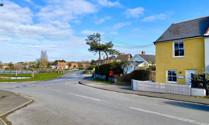 Thorpeness Cabaña | 1 SOUTH COTTAGES, pet friendly, country holiday cottage in Thorpeness