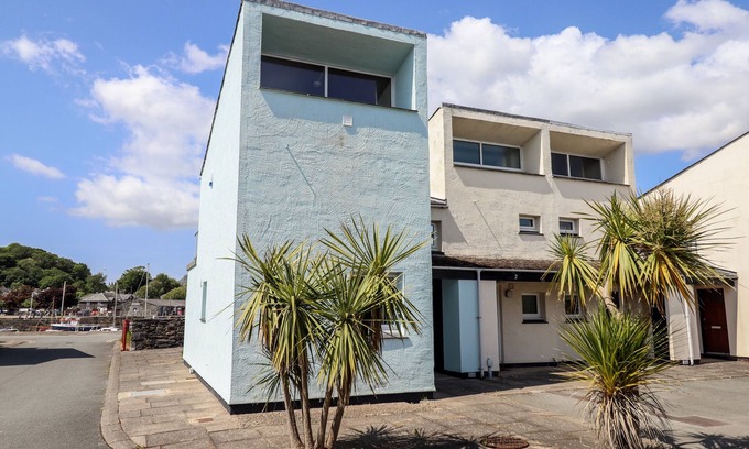 Borth-y-Gest Casa | 1 SOUTH SNOWDON WHARF, country holiday cottage in Porthmadog