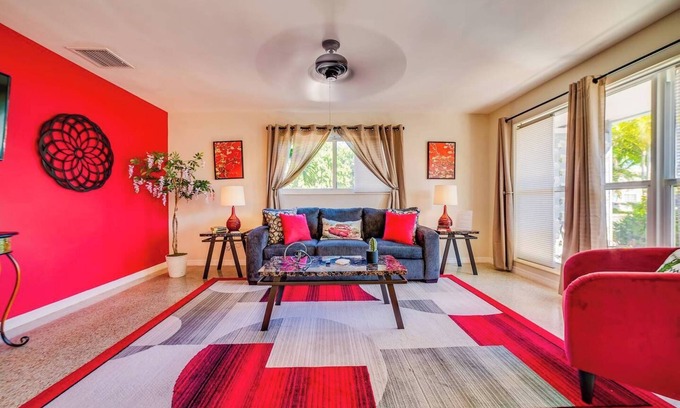 Poinsettia Heights Apartamento | A pie de Whole Foods y Starbucks