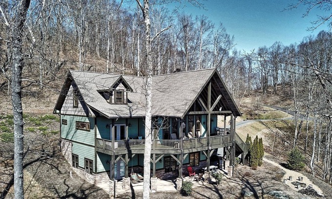 Lansing Cabina | 1 Starry Night-5 BR, 4BA Chalet CERCA DEL OESTE DE JEFFERSON, NC, con impresionantes vistas, bañera de hidromasaje, Wi-Fi, aire acondicionado
