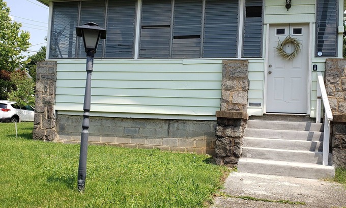 Brookland Casa | 1 Stop/1 Shop! Large D.C. house-pet friendly/big backyard & parking/near metro
