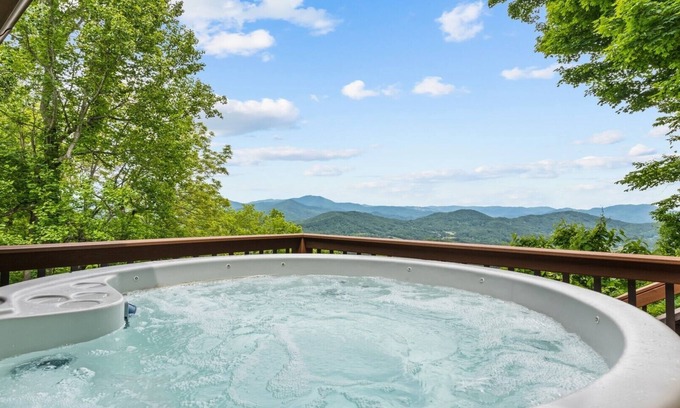 Waynesville Cabina | 1 Sweet View - 4 BR, 3.5 BA, Hot Tub, VIEWS