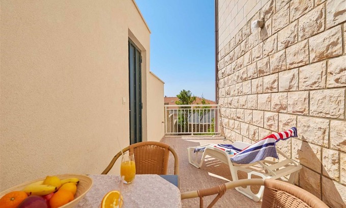Montovjerna Apartamento | 1 Triple room Villa Kate Dadić