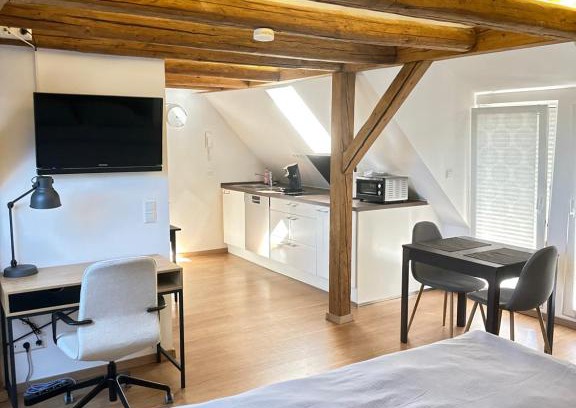 Oedheim Apartamento | 1 Zimmer Wohnung DG mit Klimaanlage und kleinen Balkon
