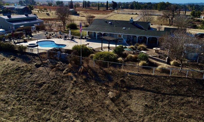 Paso Robles Casa | 10 Acre Paso Ranch house with Pool, hot tub and fire pit.