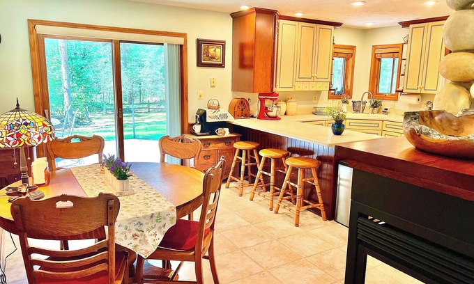 Manistee Casa | 10 acres of woodland PRIVACY: charming 3-bedroom home by Manistee w/ WiFi, AC