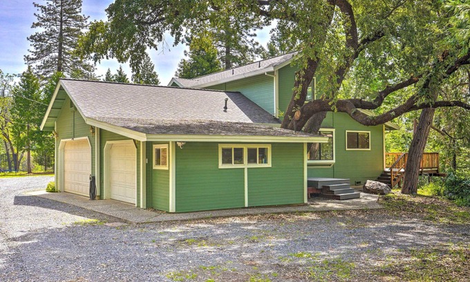 Apple Hill Casa | 10 Acres w/ Stunning Views: Apple Hill Home!