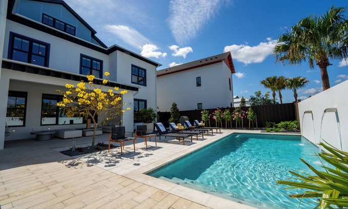 Florida Central Atlantic Coast Complejo | Evermore Estate: 10BR Home with Theater ADA