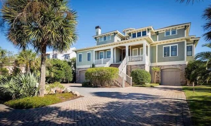 Isle of Palms Casa | Frente a la playa 10 dormitorios completos, 10 baños completos, 2 medios baños. duerme 24.