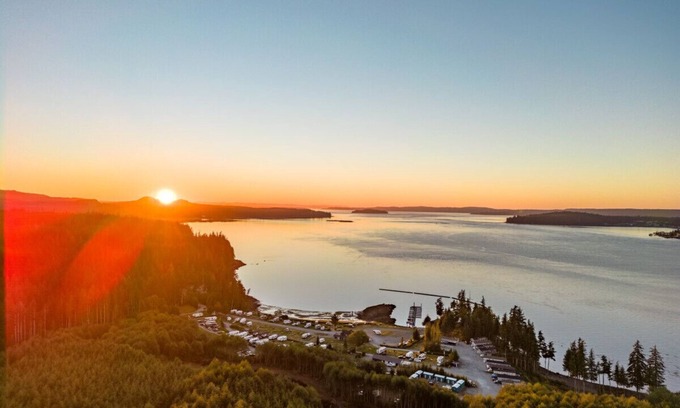 Regional District of Mount Waddington Apartamento | 10 - Blackfish Cottage By The Sea at Alder Bay